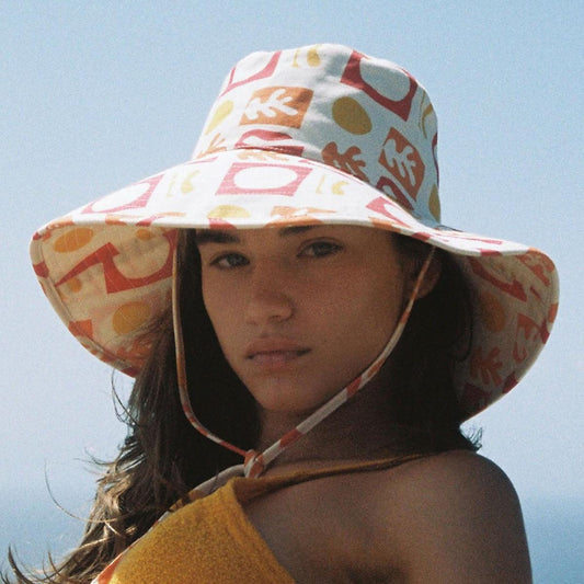 Lack of Color | Holiday Retro Cotton Bucket Hat - White/Red | 187302 | lsfone | SUN