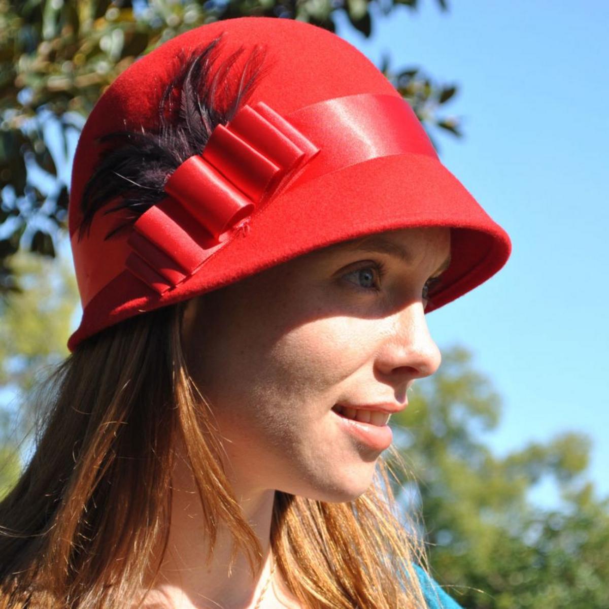 sur la tete | Chloe Wool Felt Cloche Hat | 125511 | lsfone | RED