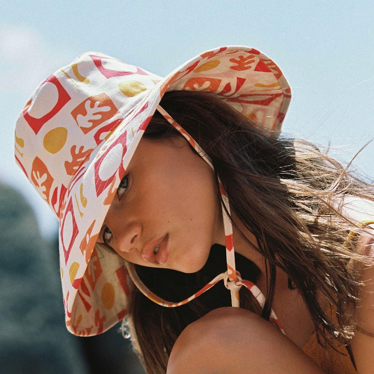 Lack of Color | Holiday Retro Cotton Bucket Hat - White/Red | 187302 | lsftwo | SUN