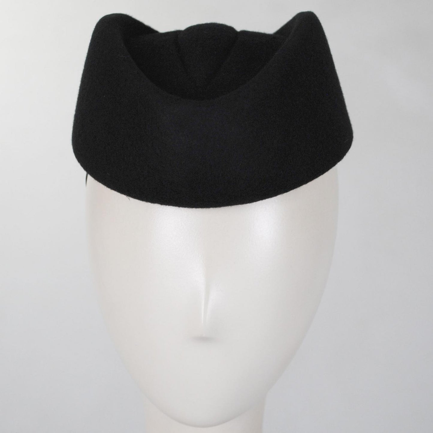 sur la tete | Stewardess Wool Felt Pillbox Hat | 157021 | front | BLACK