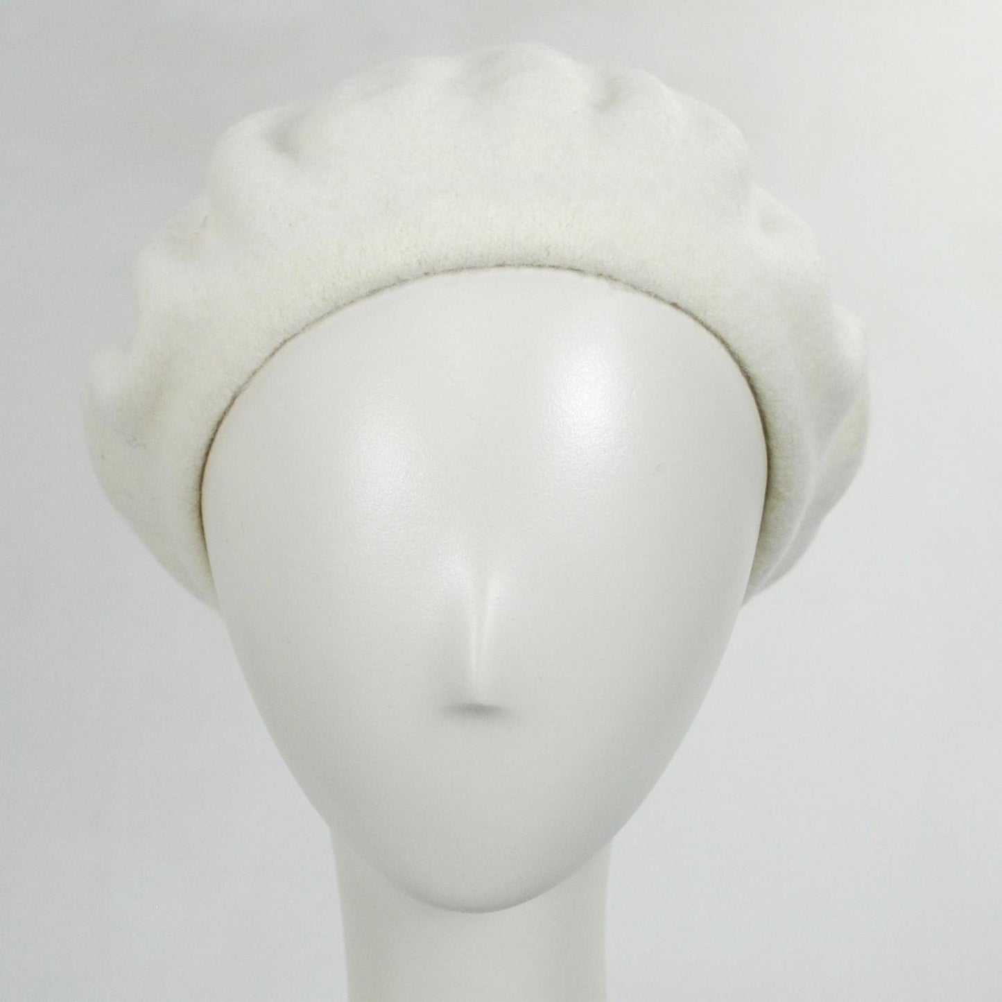 Village Hat Shop | Wool Fashion Beret | 152500 | front | WINTER WHITE